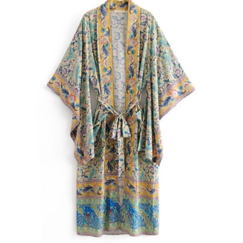 🌺 Beautiful silky kimono robe - Picture 3 of 8